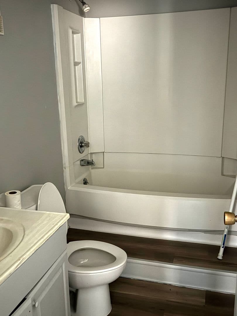 Louisville Apartment: 1519 Crums Lane