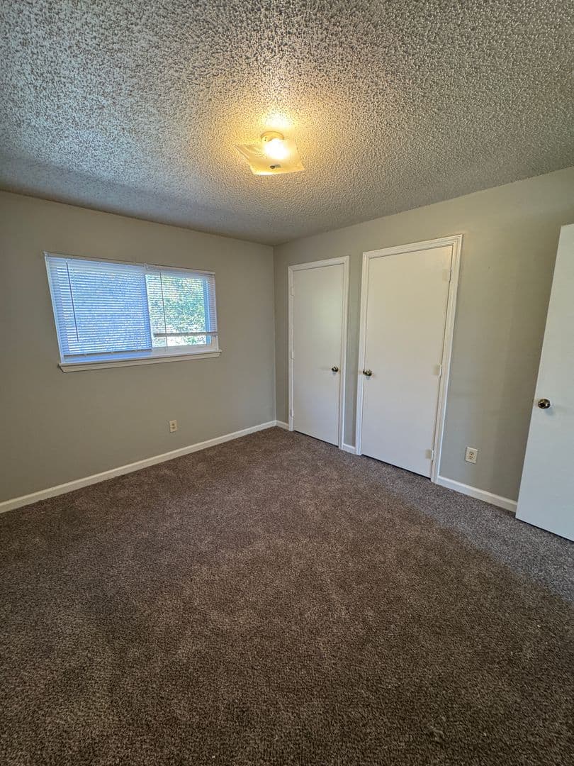 Louisville Apartment: 1519 Crums Lane