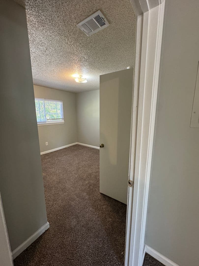 Louisville Apartment: 1519 Crums Lane