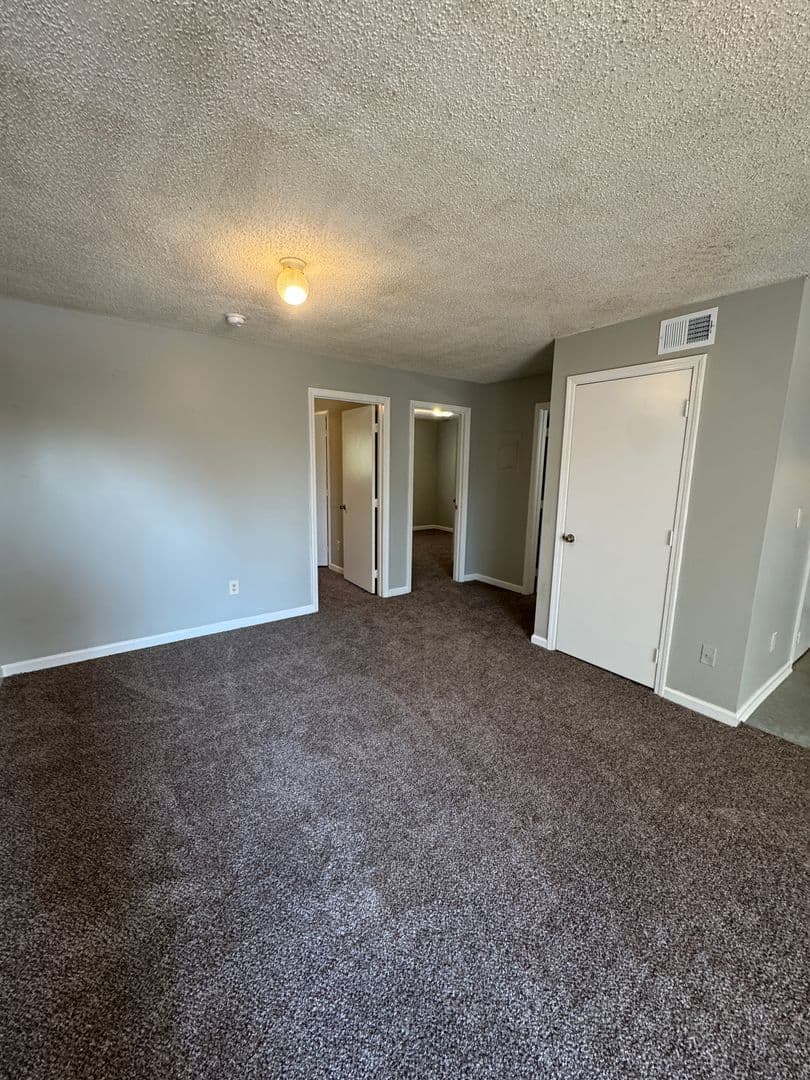 Louisville Apartment: 1519 Crums Lane