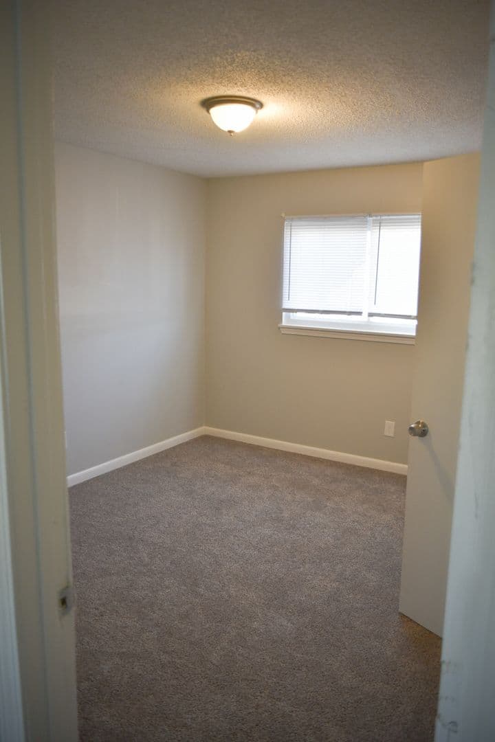 Louisville Apartment: 1519 Crums Lane