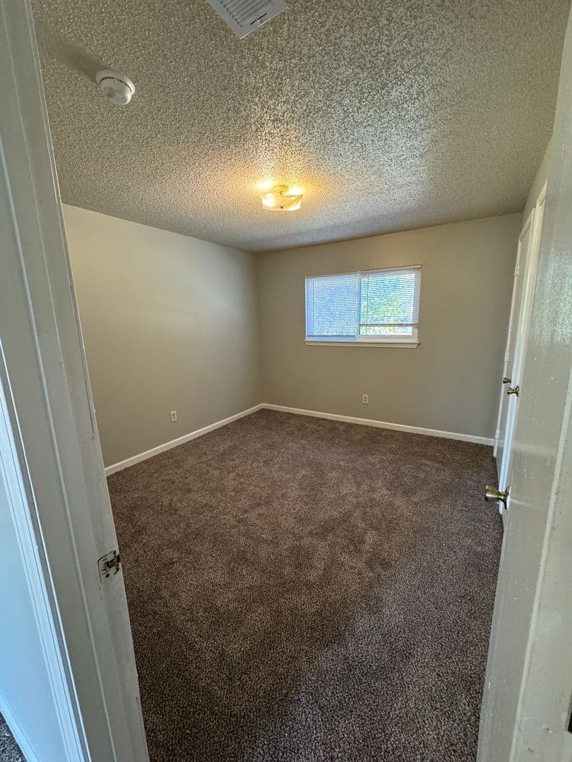 Louisville Apartment: 1519 Crums Lane
