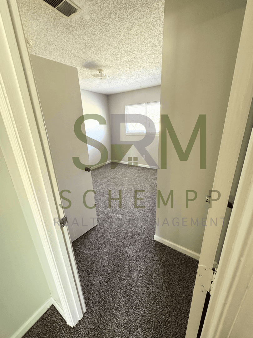 Louisville Apartment: 1519 Crums Lane