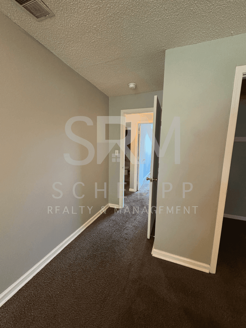 Louisville Apartment: 1519 Crums Lane