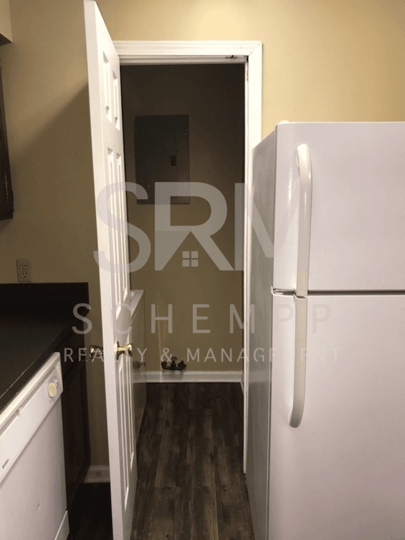 Jeffersonville Apartment: 807-809 East Maple Street