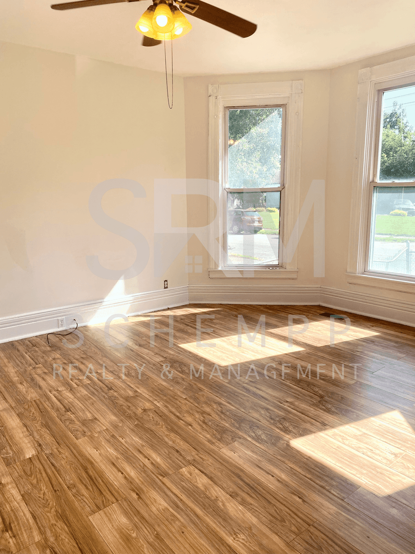 Louisville House: 850 S. 24th St