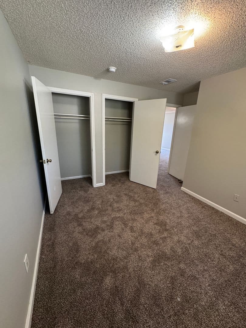 Louisville Apartment: 1519 Crums Lane