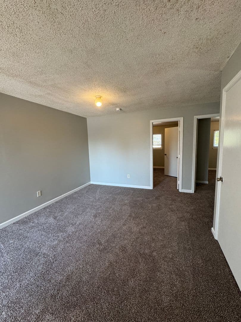 Louisville Apartment: 1519 Crums Lane
