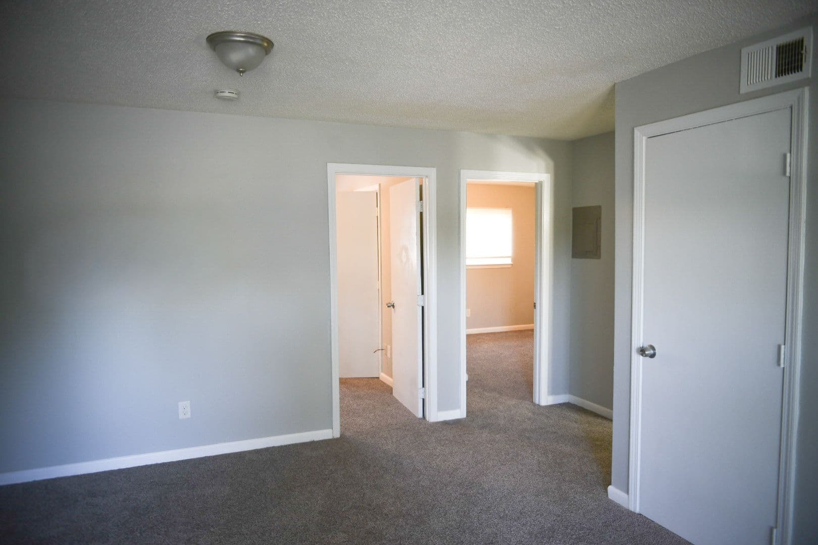Louisville Apartment: 1519 Crums Lane