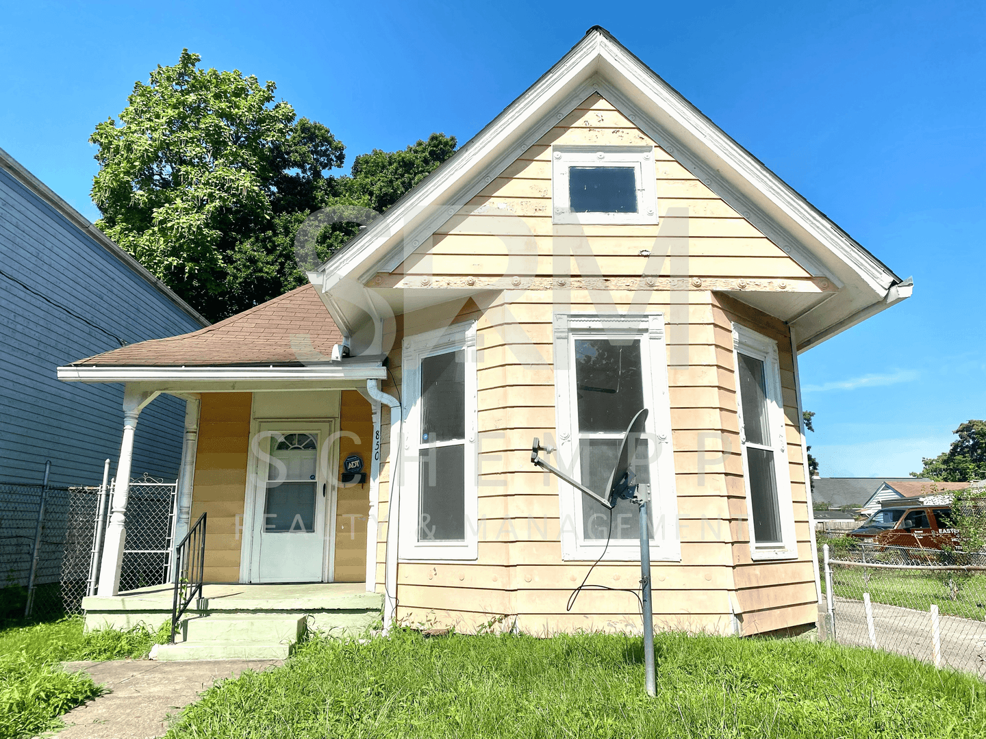 Louisville House: 850 S. 24th St
