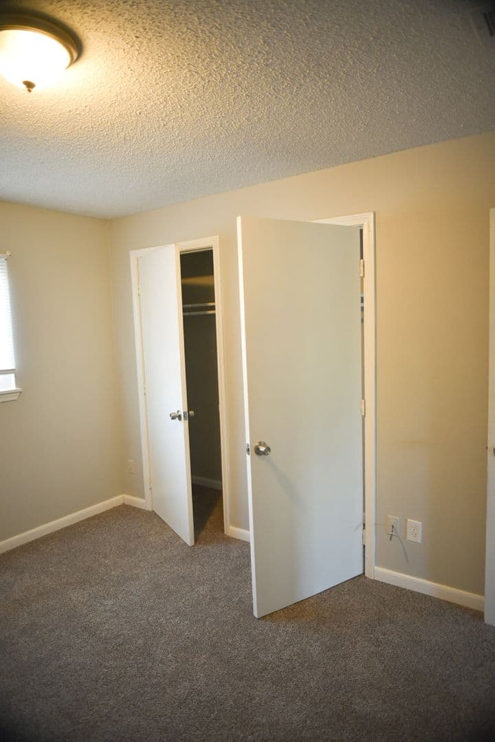 Louisville Apartment: 1519 Crums Lane