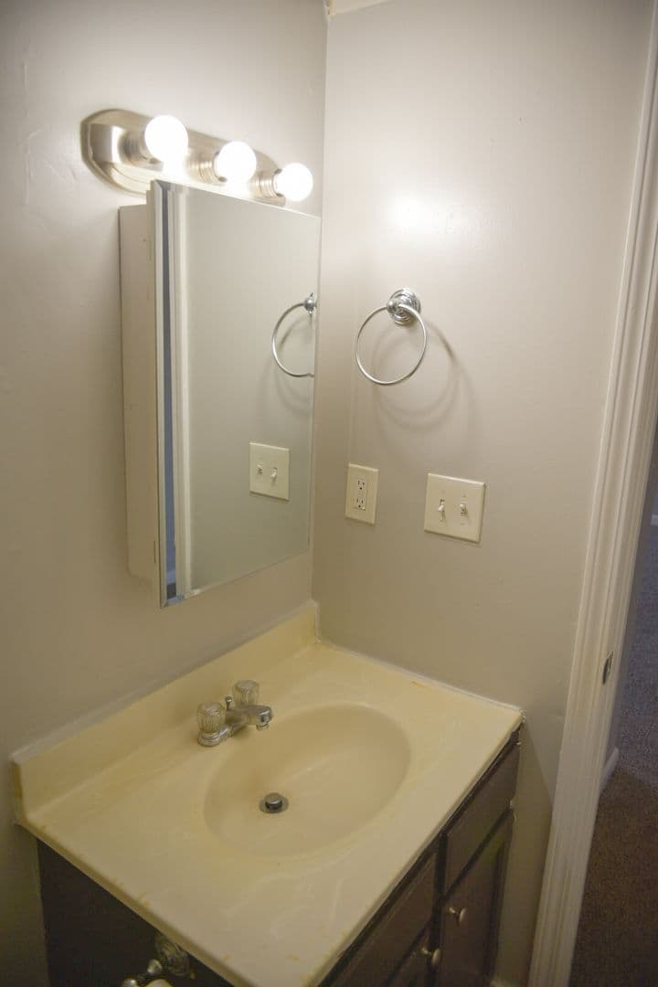 Louisville Apartment: 1519 Crums Lane