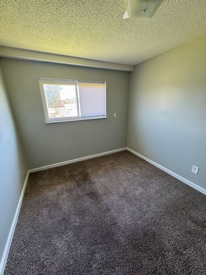 Louisville Apartment: 1519 Crums Lane