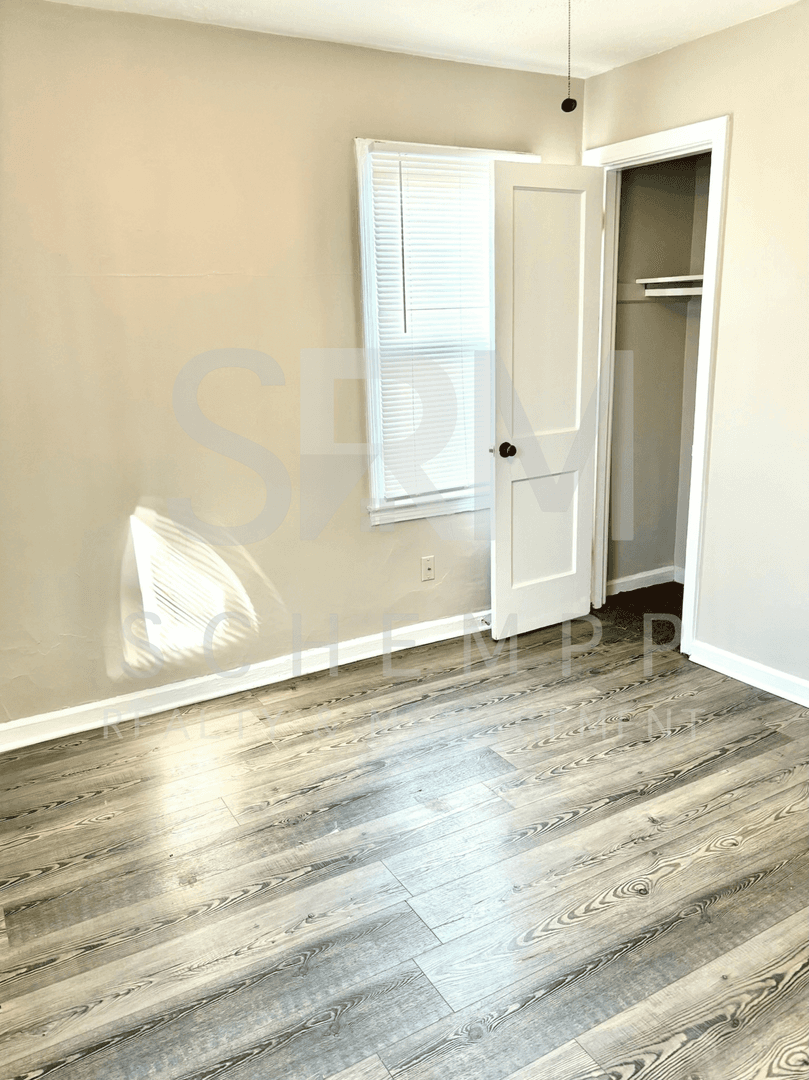 Louisville House: 1939 S 30th