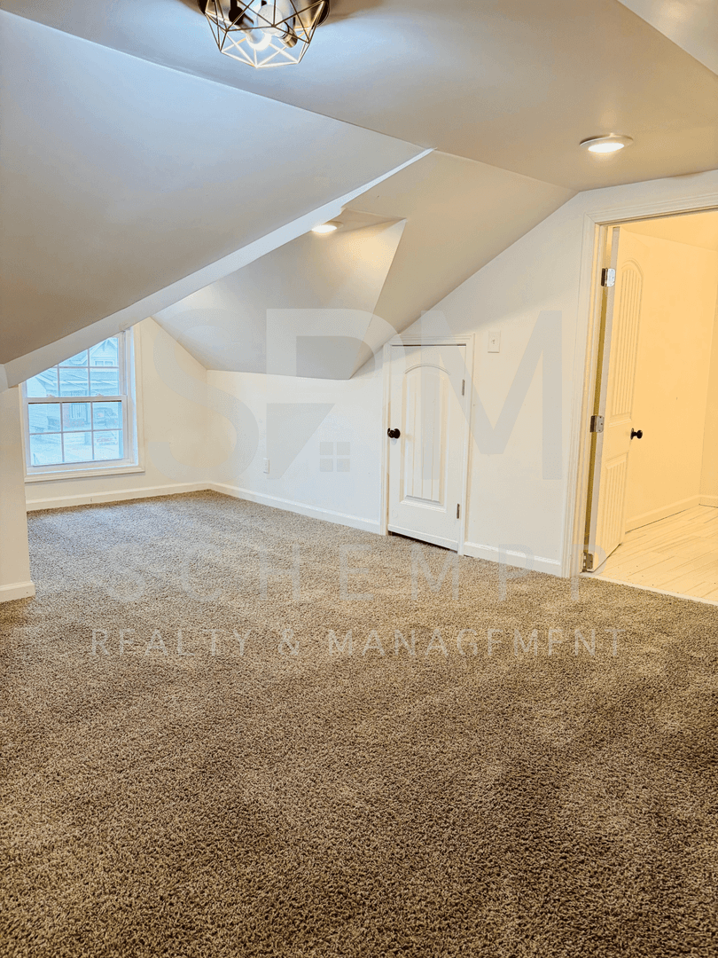 Louisville House: 826 S. 38th