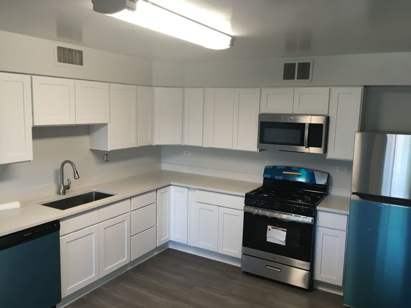 Winnetka Apartment: 800 Oak Street
