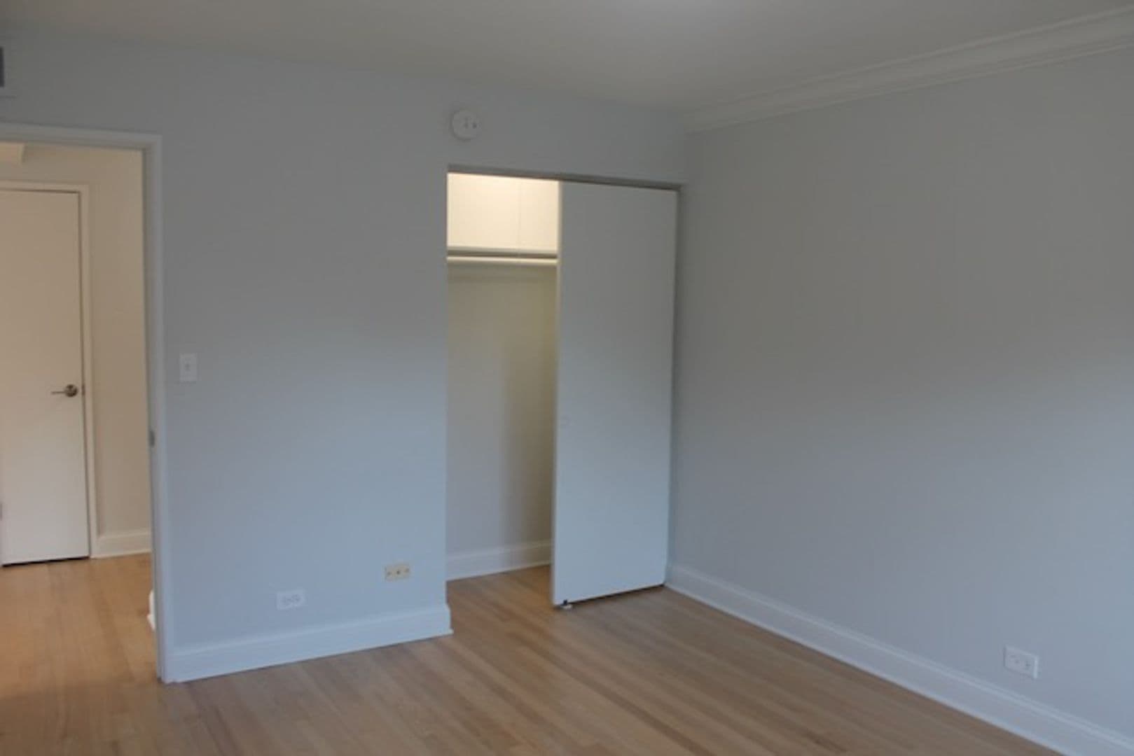 Evanston Apartment: 419 Ridge Ave