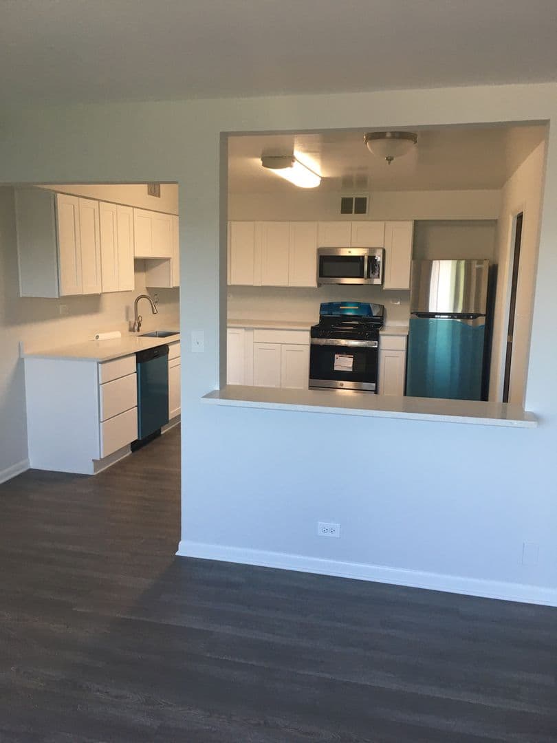 Winnetka Apartment: 800 Oak Street