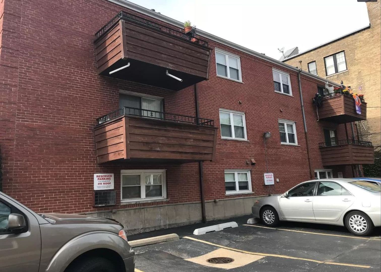 Evanston Apartment: 419 Ridge Ave