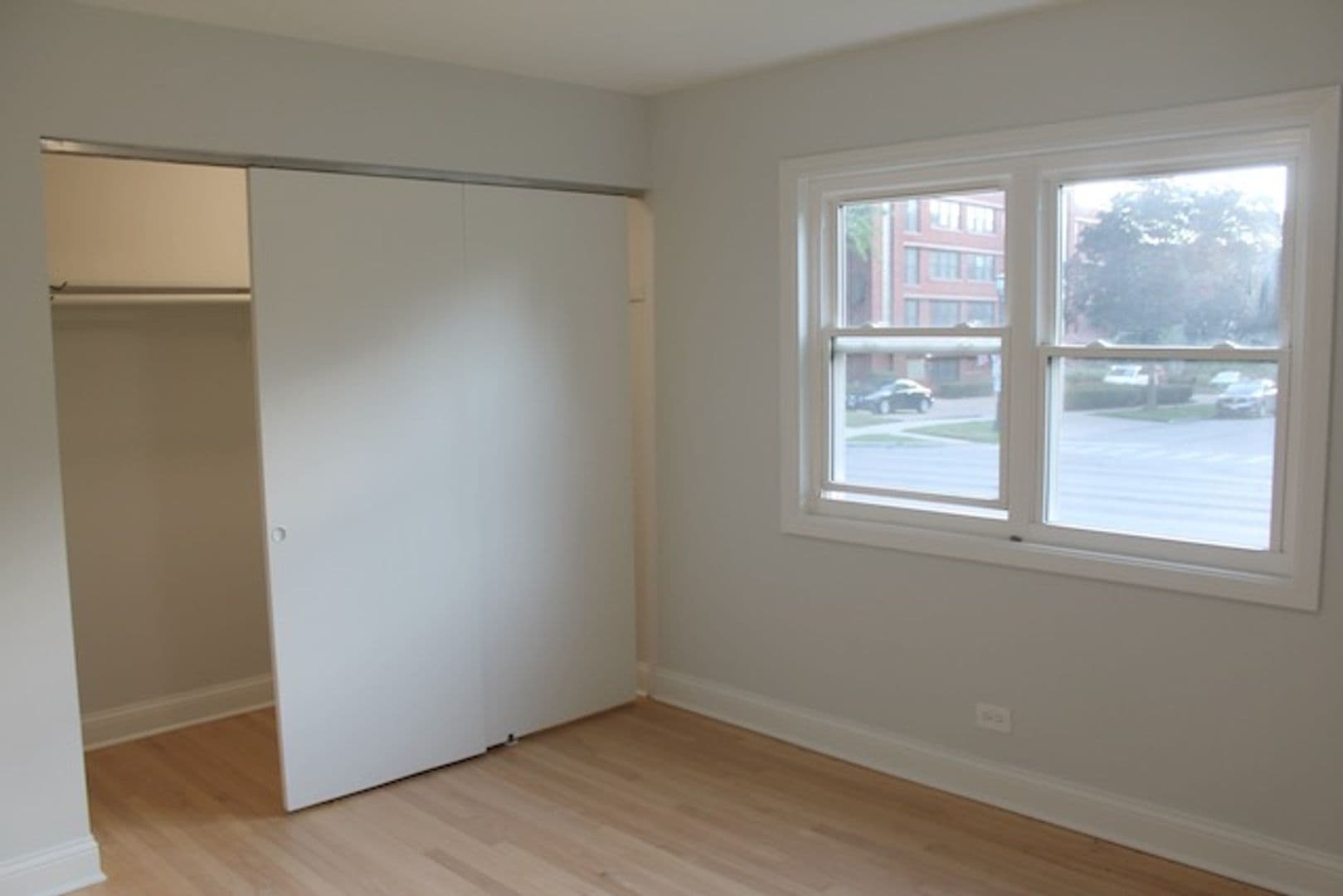 Evanston Apartment: 419 Ridge Ave