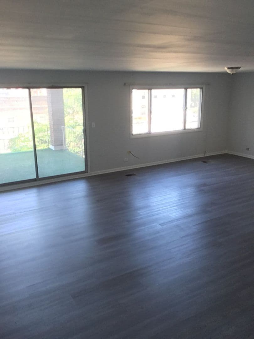 Winnetka Apartment: 800 Oak Street