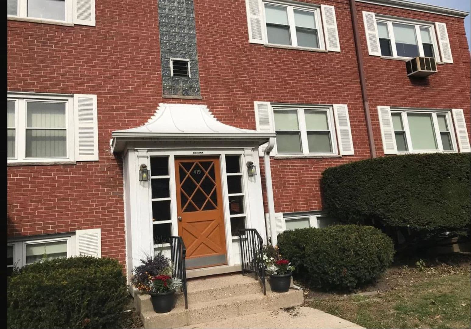 Evanston Apartment: 419 Ridge Ave