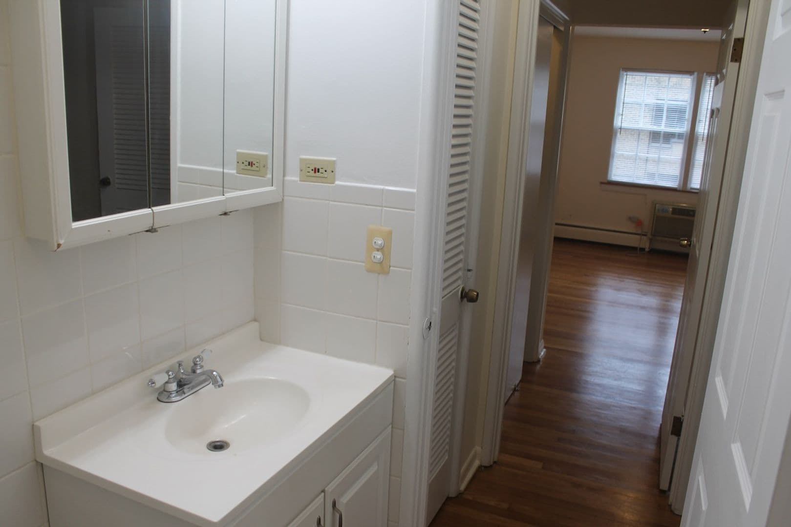 Evanston Apartment: 1008-12 Crain St.