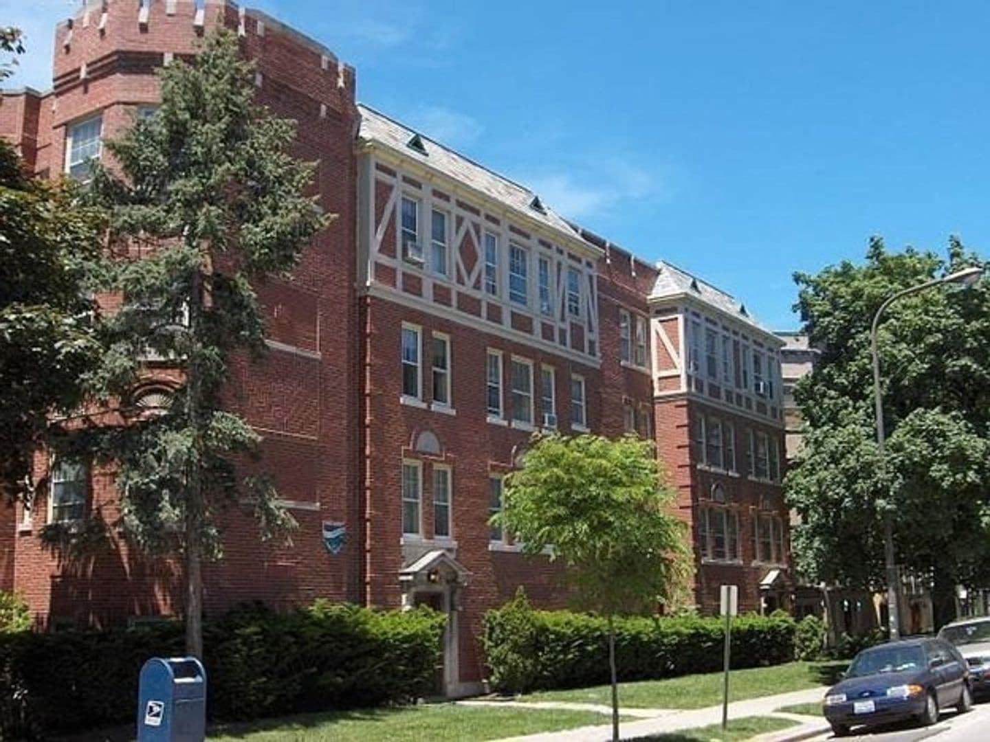 Evanston Apartment: 126-32 Custer Ave.