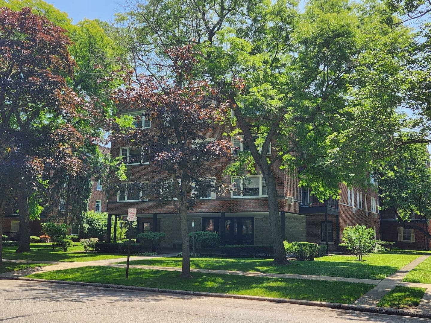 Evanston Apartment: 2620 Central St.