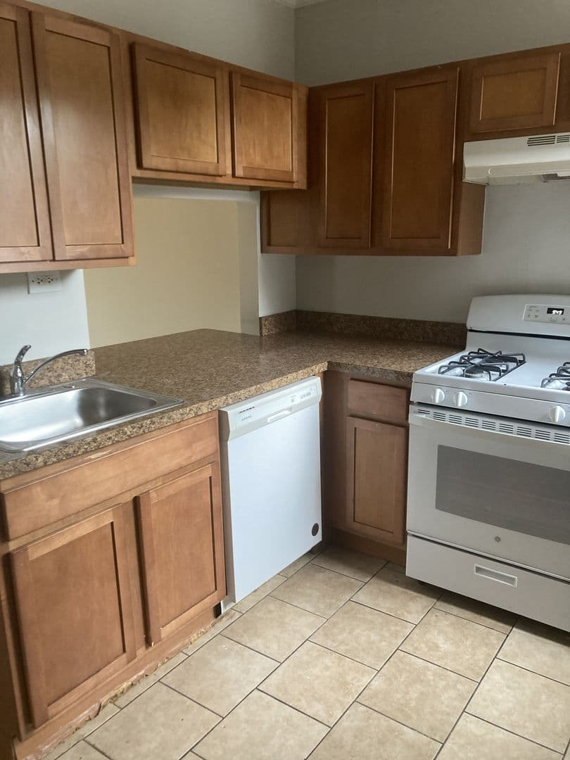 Chicago Apartment: 1407-15 W. Sherwin Ave.