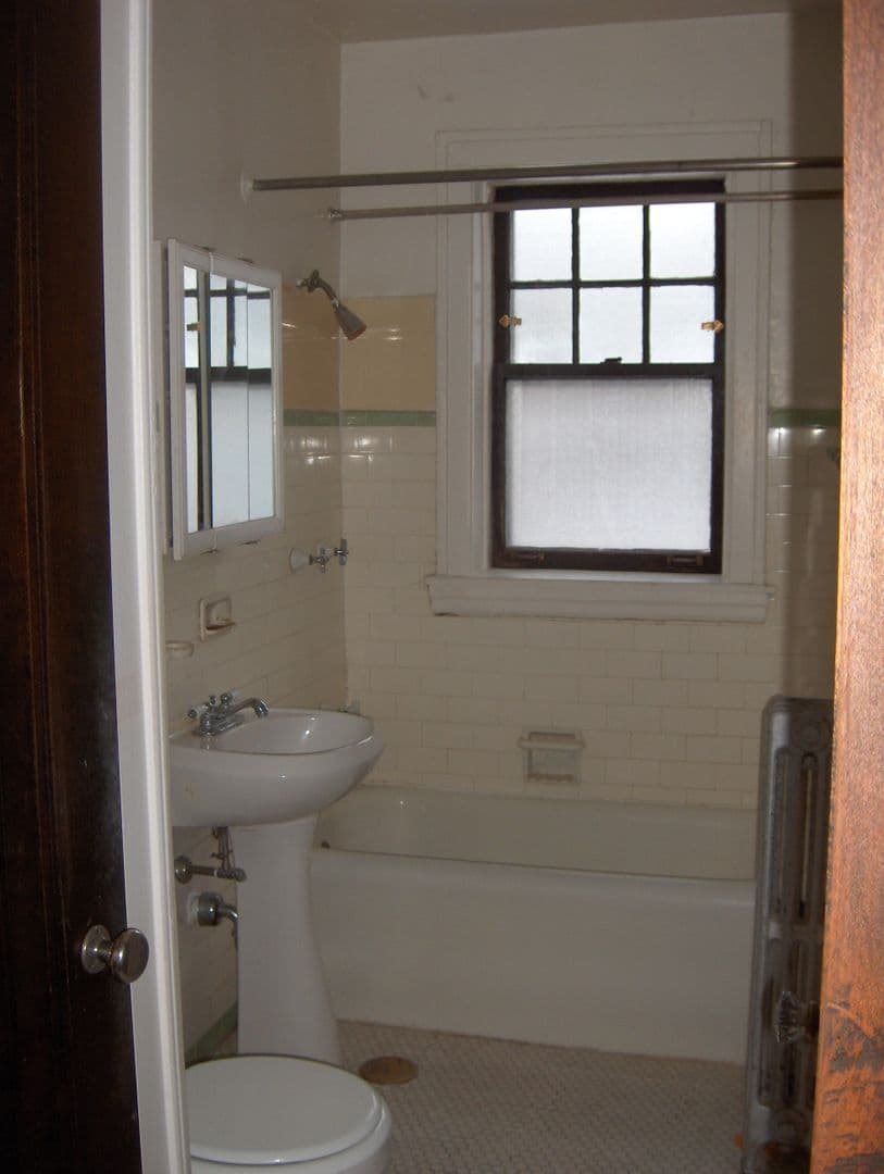 Evanston Apartment: 1317-21 Washington St.