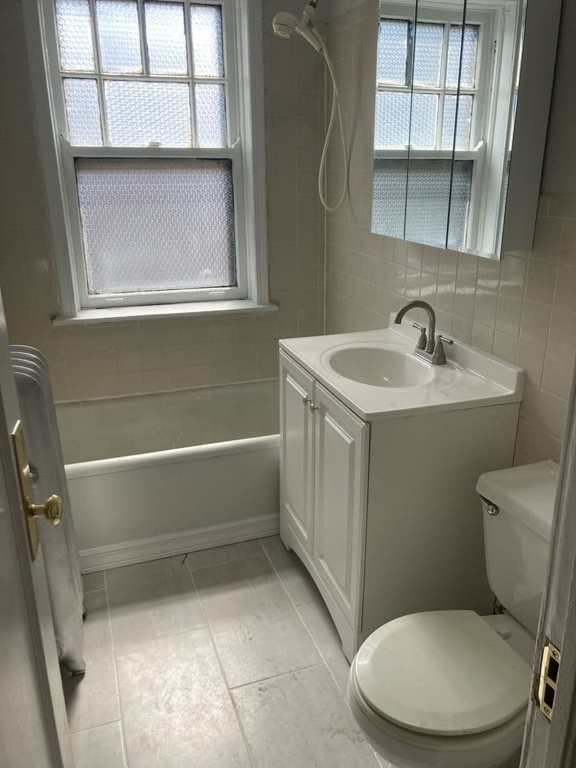 Chicago Apartment: 7064-7074 N Ashland Ave