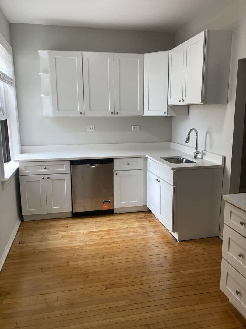 Chicago Apartment: 7064-7074 N Ashland Ave