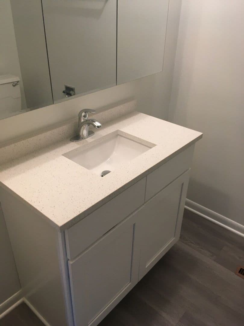 Winnetka Apartment: 800 Oak Street