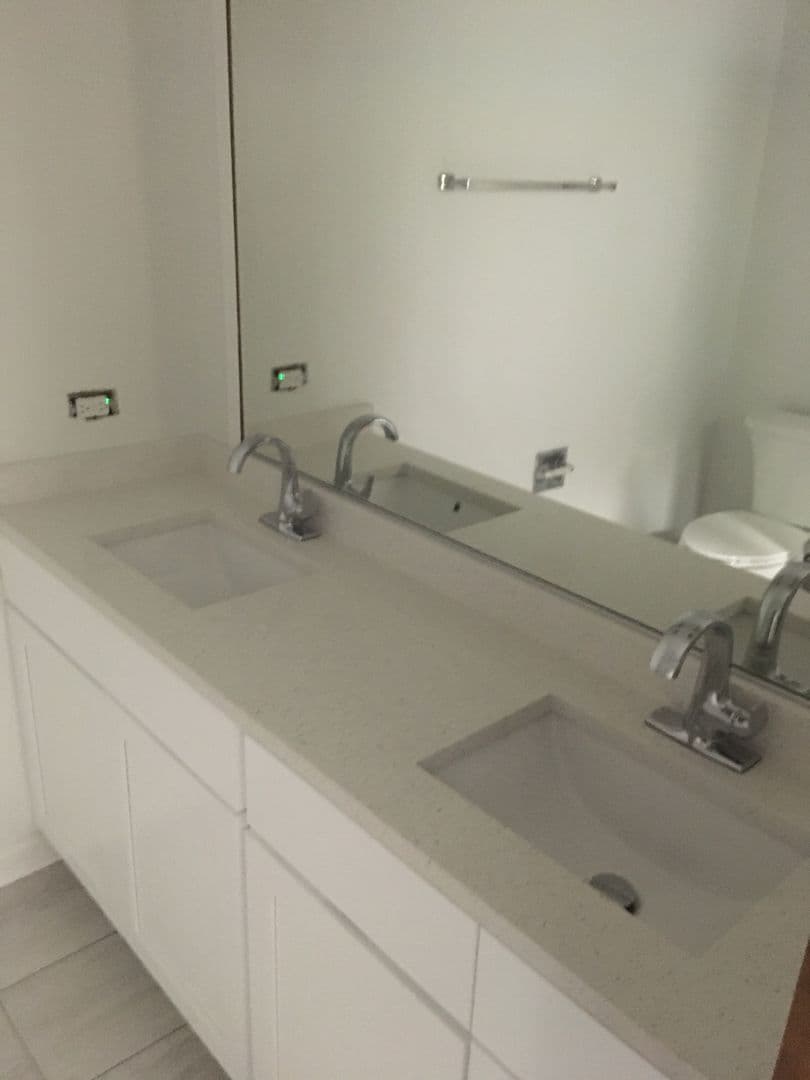 Winnetka Apartment: 800 Oak Street