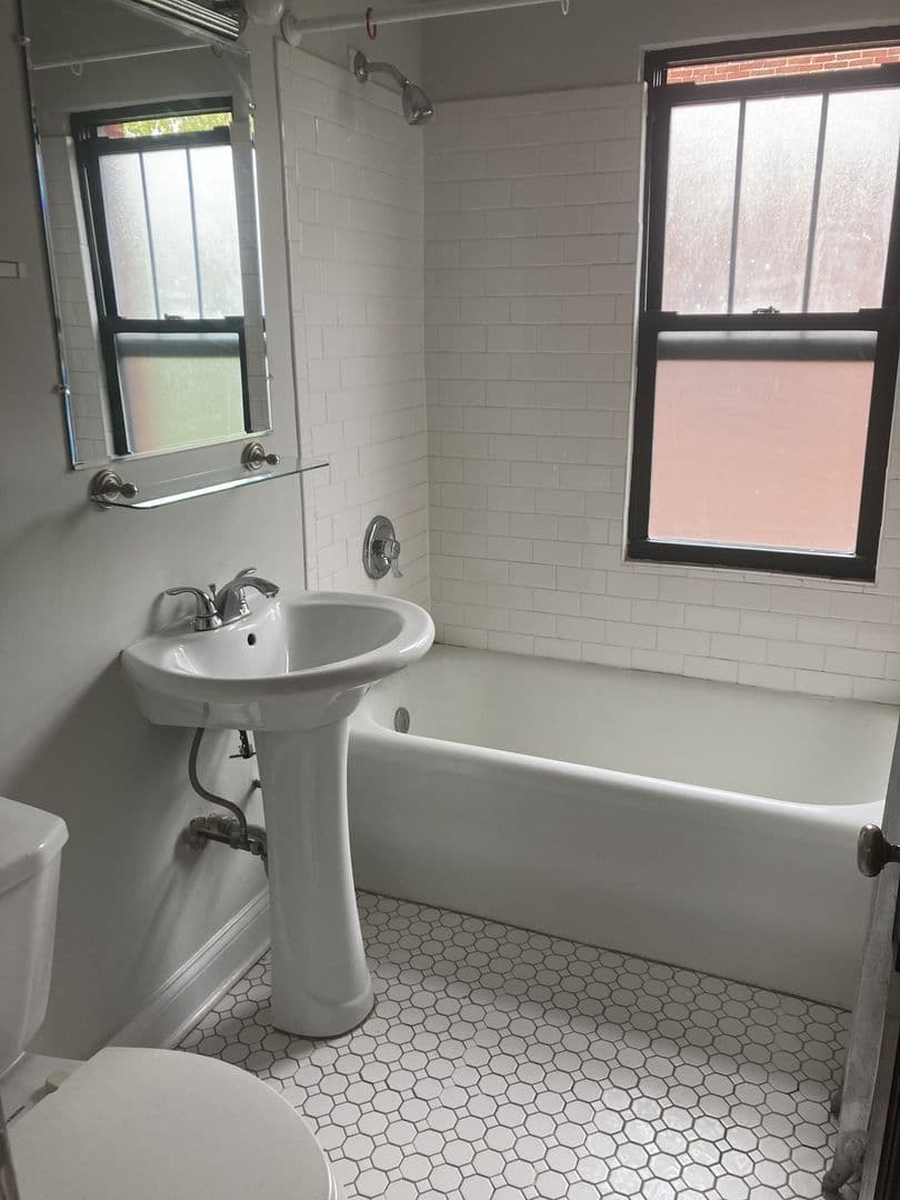Chicago Apartment: 1407-15 W. Sherwin Ave.