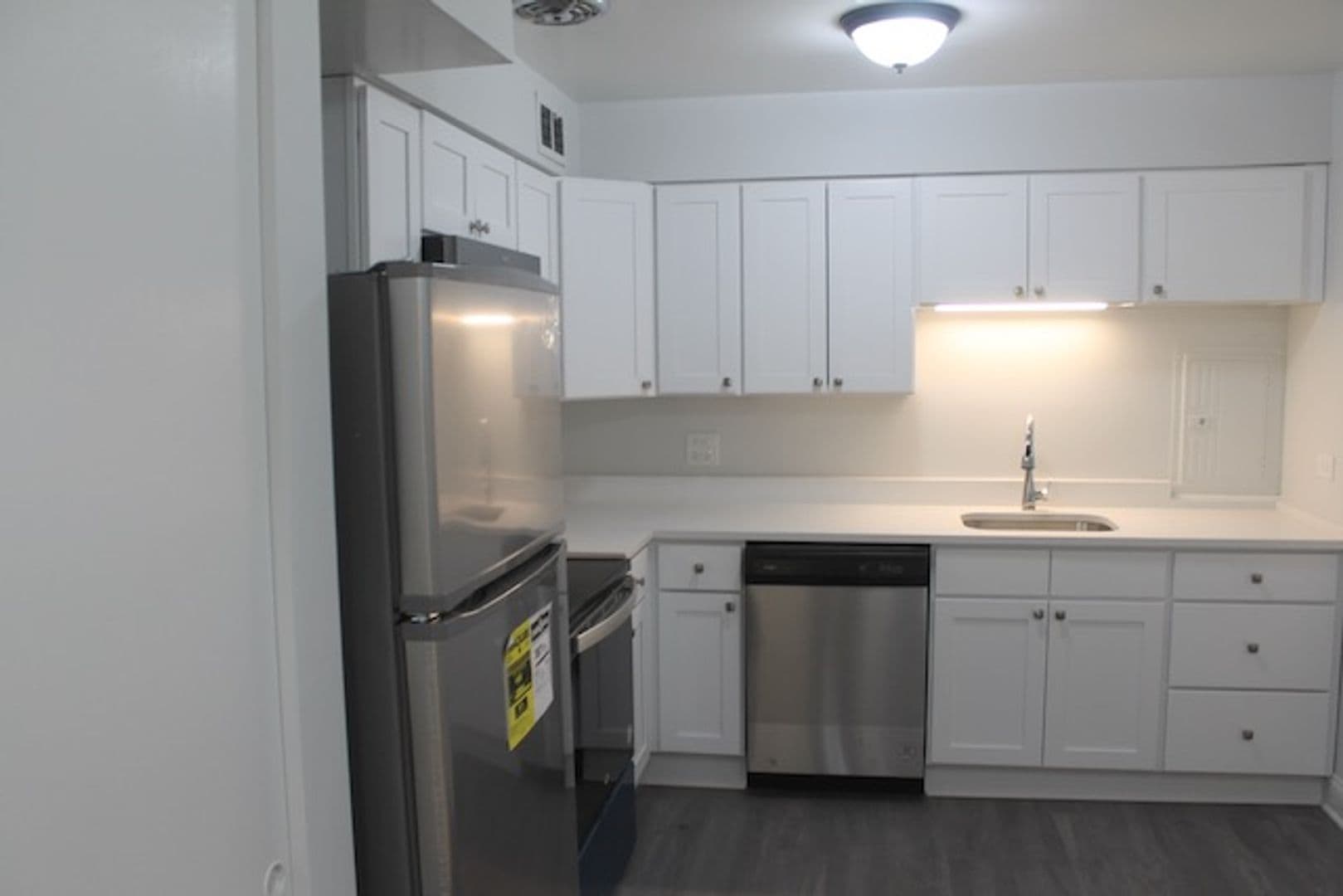 Evanston Apartment: 419 Ridge Ave