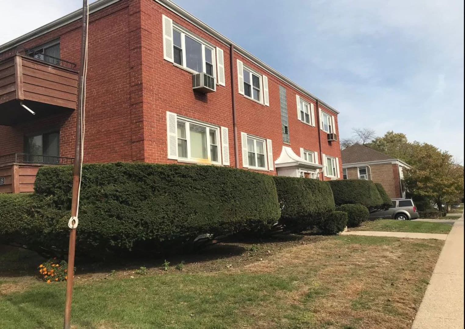 Evanston Apartment: 419 Ridge Ave