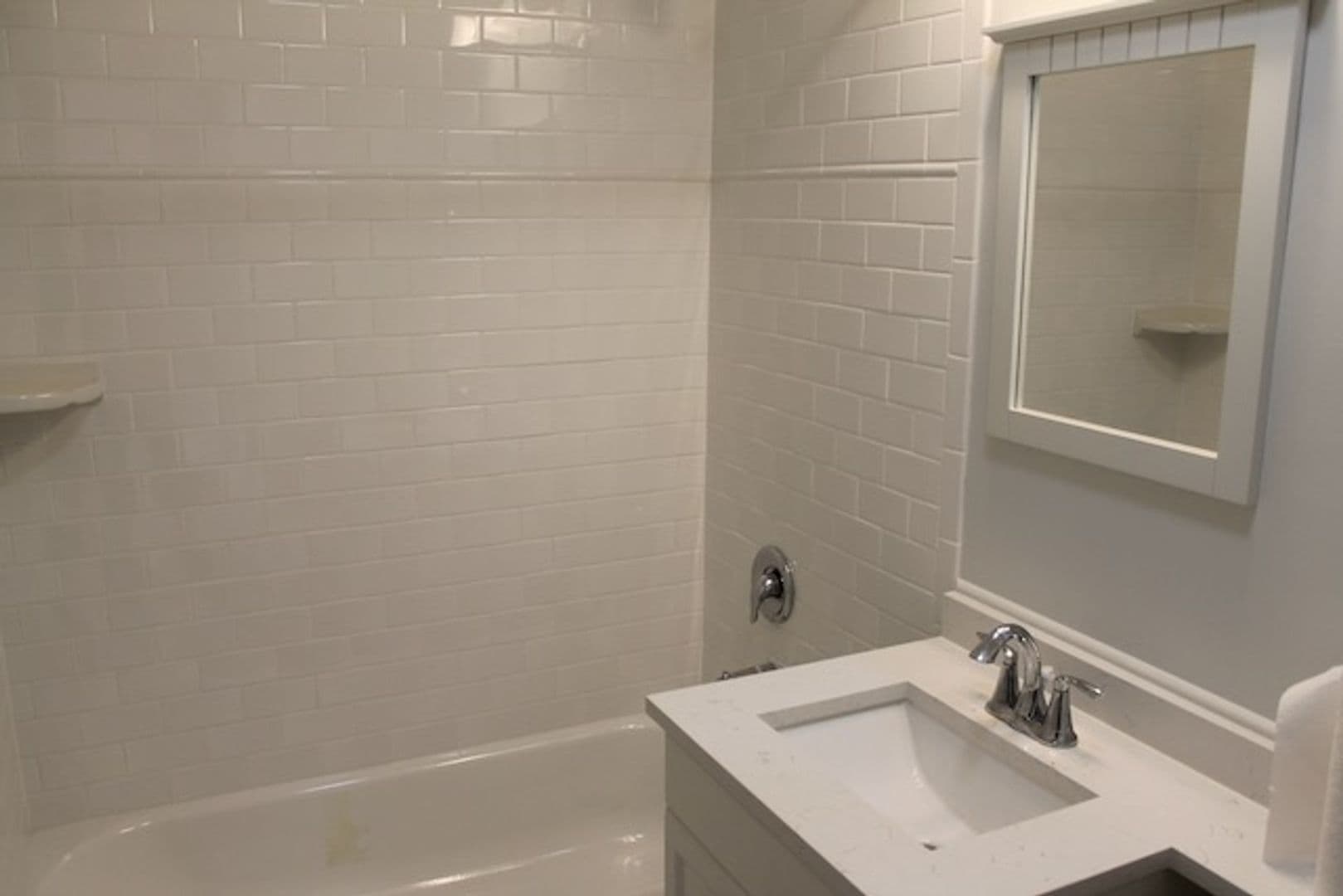 Evanston Apartment: 419 Ridge Ave