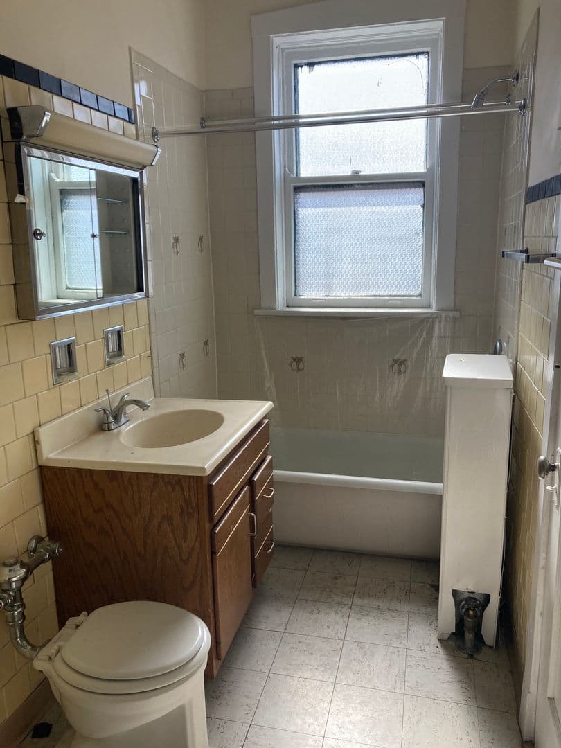 Chicago Apartment: 7064-7074 N Ashland Ave