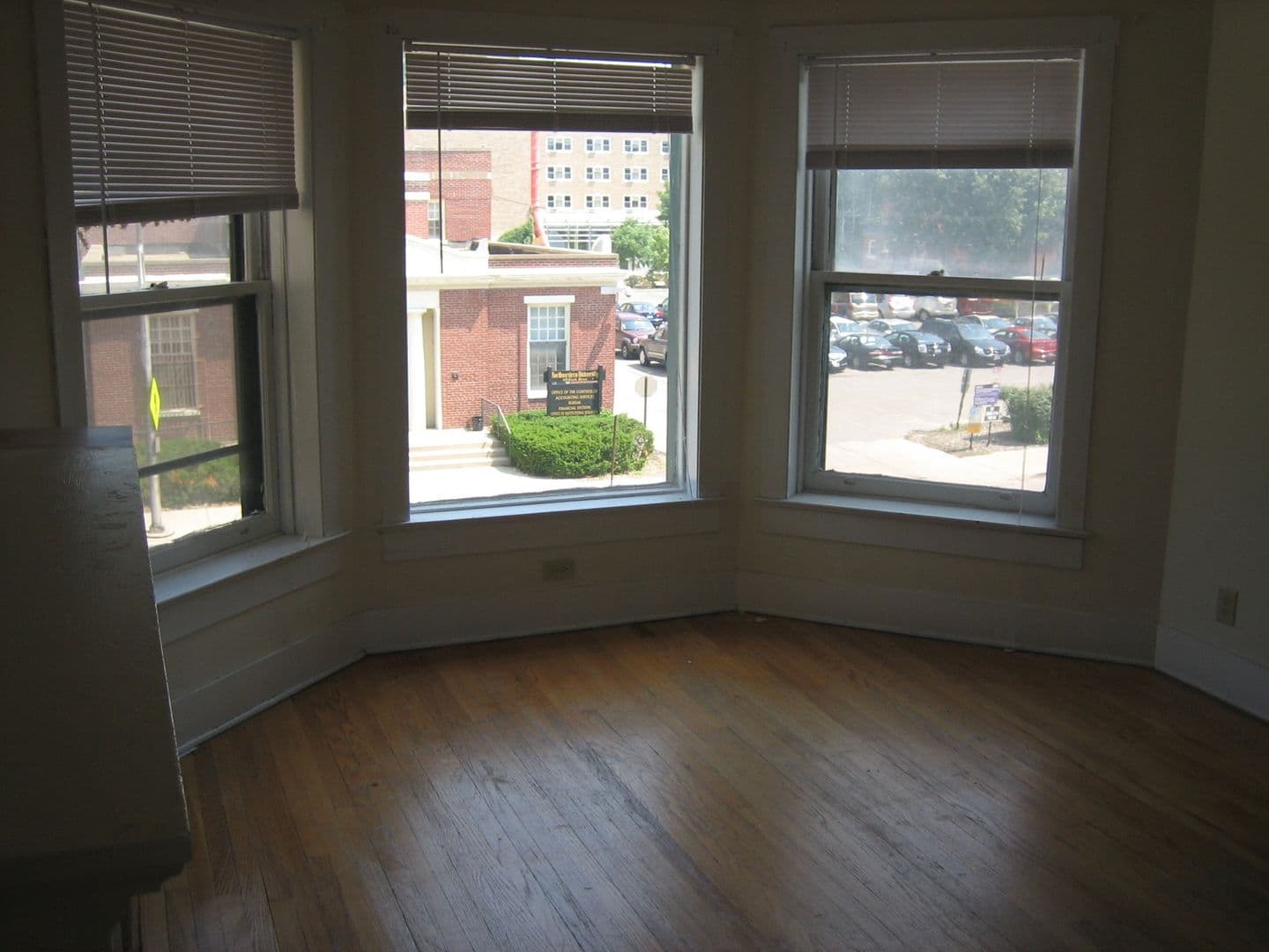 Evanston Apartment: 618-20 Clark Street