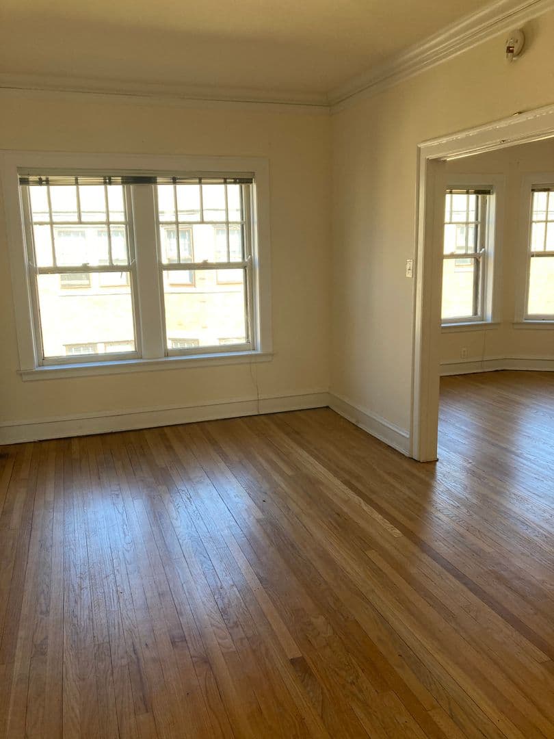 Chicago Apartment: 7064-7074 N Ashland Ave