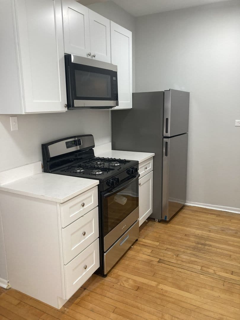 Chicago Apartment: 7064-7074 N Ashland Ave