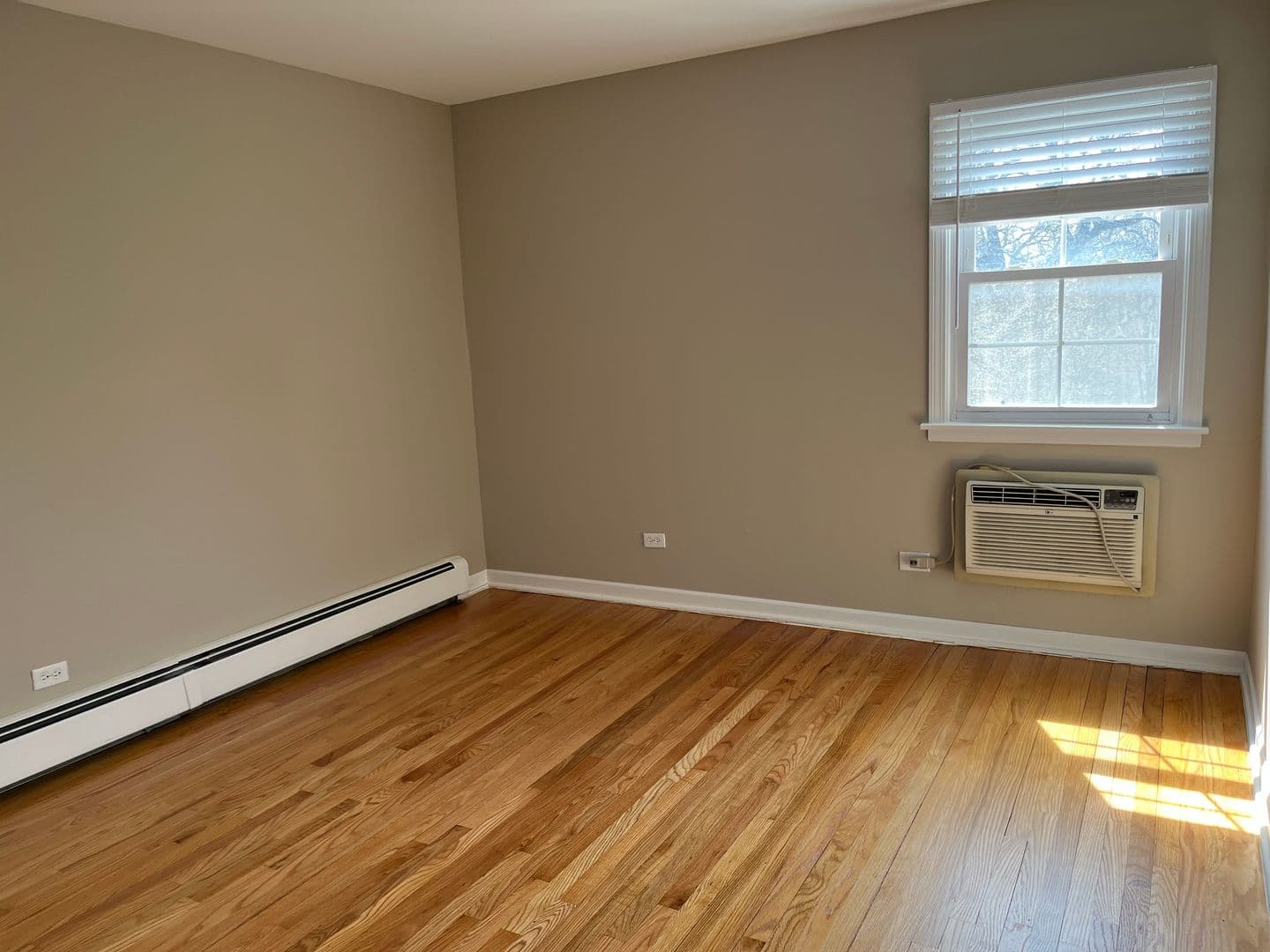 Evanston Apartment: 2620 Central St.