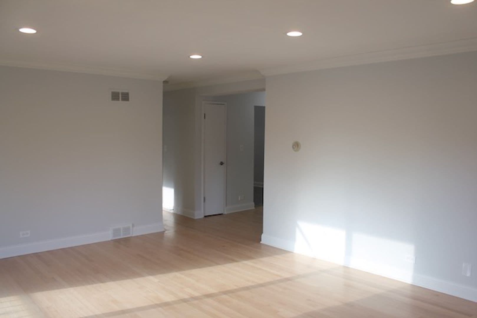 Evanston Apartment: 419 Ridge Ave