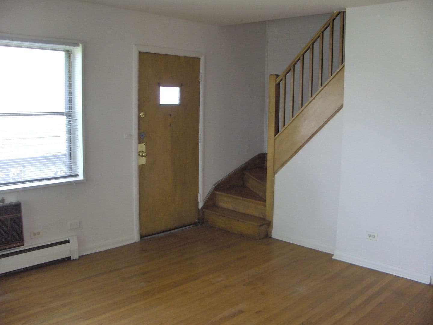 Evanston Apartment: 2113-15 Darrow Ave.