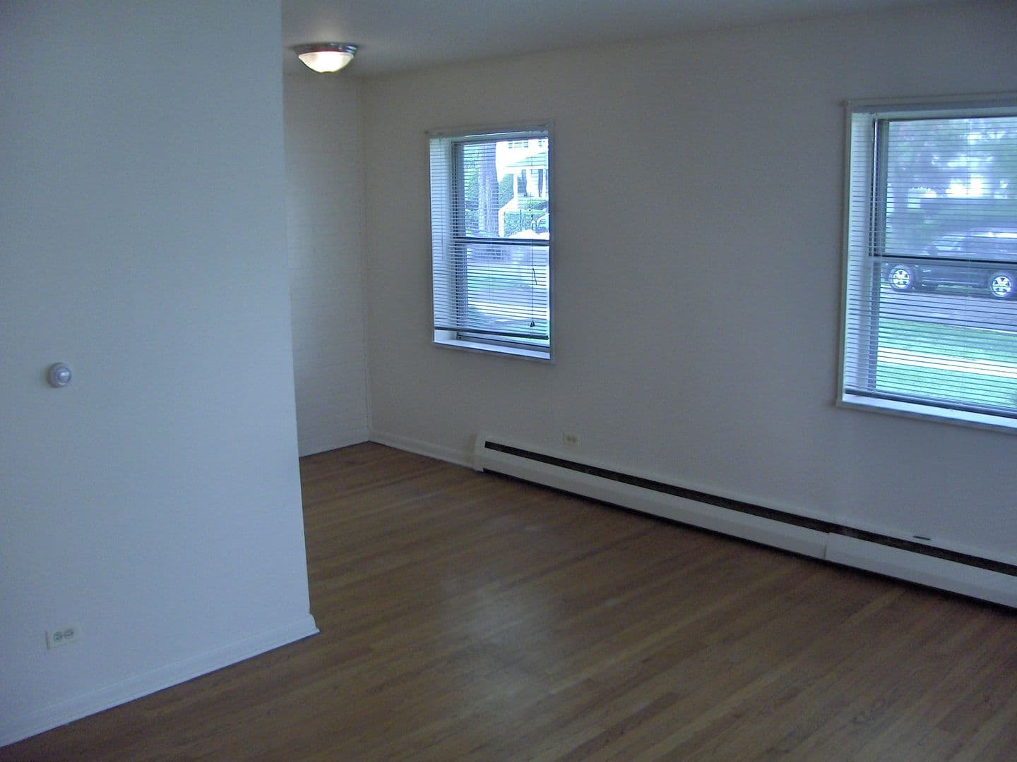 Evanston Apartment: 2113-15 Darrow Ave.