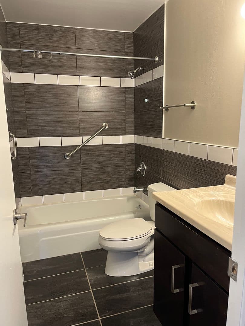 Evanston Apartment: 2620 Central St.
