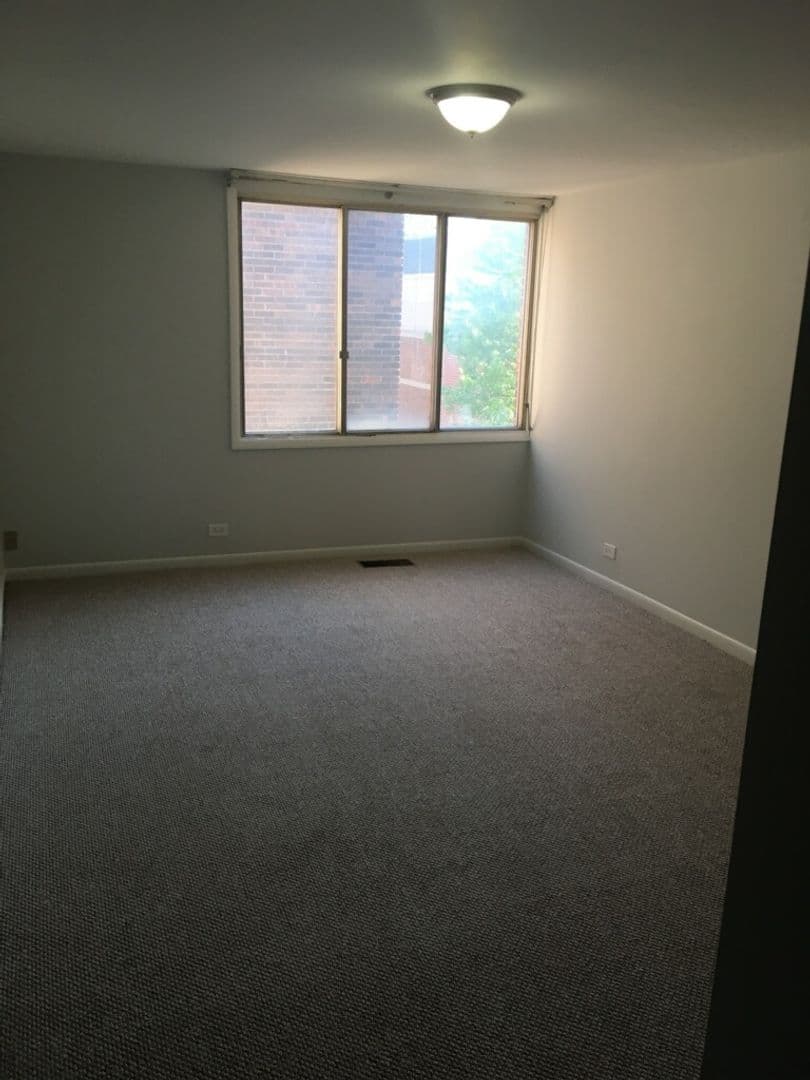Winnetka Apartment: 800 Oak Street