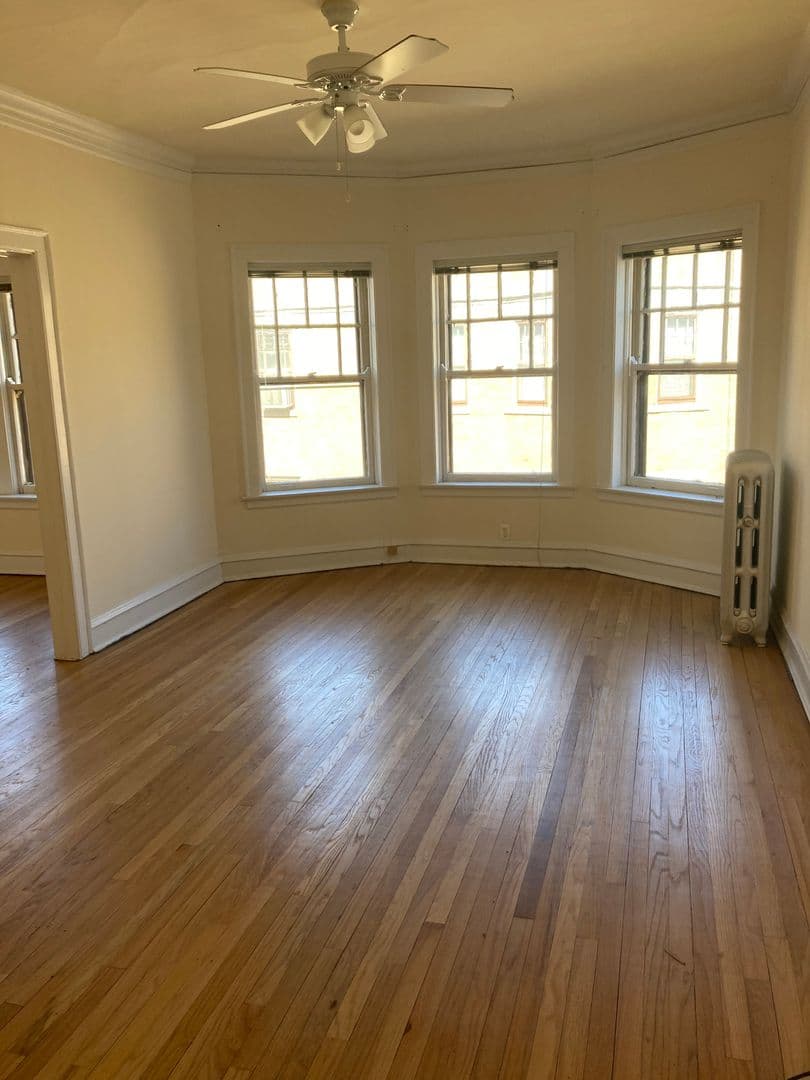 Chicago Apartment: 7064-7074 N Ashland Ave